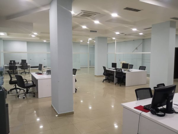 Tirane, jepet me qera Kati 1, 410 m² 2.500 € (DON BOSKO)