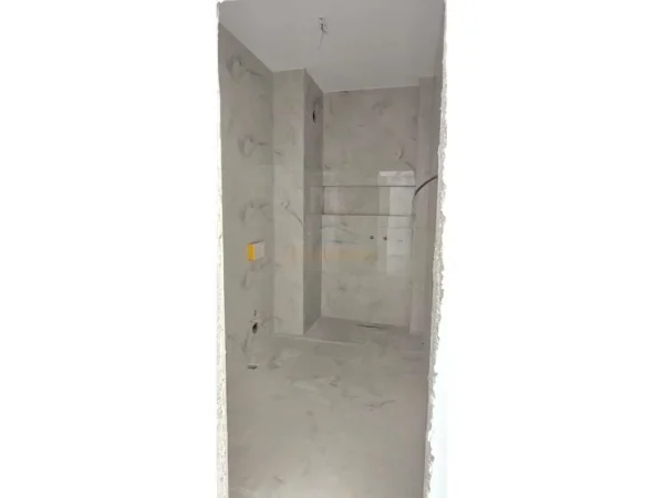 Tirane, shitet 1+1 Kati 2, 119.170 € 