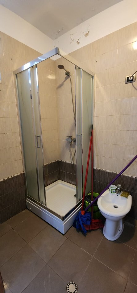 Tirane, jepet me qera apartament 1+1 Kati 1, 60 m² 400 € (Ish Parku i Autobuzave)
