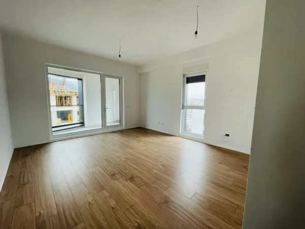 Tirane, jepet me qera ambjent biznesi Kati 9, 120 m² 450 € (rruga jordan misja)