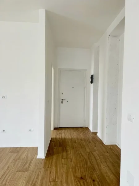 Tirane, jepet me qera apartament 3+1+Ballkon Kati 9, 120 m² 450 € (Rruga Jordan Misja)
