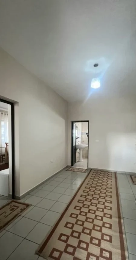 Tirane, jepet me qera apartament 1+1 Kati 1, 90 m² 400 € (Don bosko)