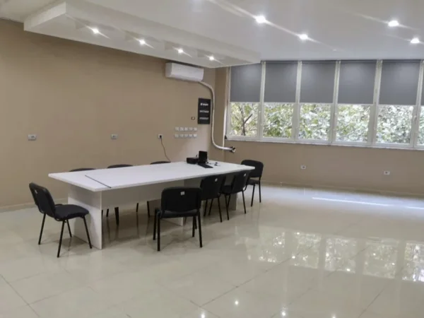 Tirane, shitet ambjent biznesi Kati 1, 440 m² 600.000 € (Rruga Muzaket)