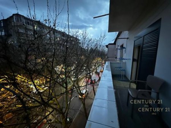 Tirane, jepet me qera apartament 1+1 Kati 4, 43 m² 350 € (Shkolla e Bashkuar)