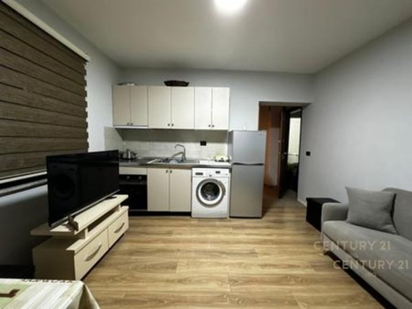Tirane, jepet me qera apartament 1+1 Kati 4, 43 m² 350 € (Shkolla e Bashkuar)