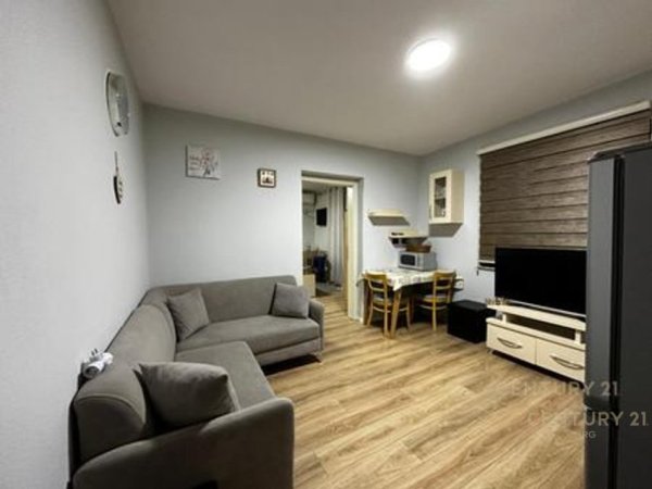 Tirane, jepet me qera apartament 1+1 Kati 4, 43 m² 350 € (Shkolla e Bashkuar)