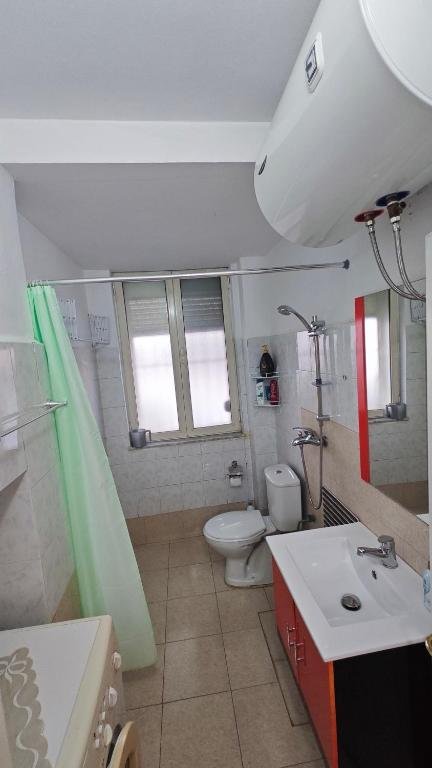 Tirane, jepet me qera garsonier Kati 1, 40 m² 400 € (Stadiumi dinamo)