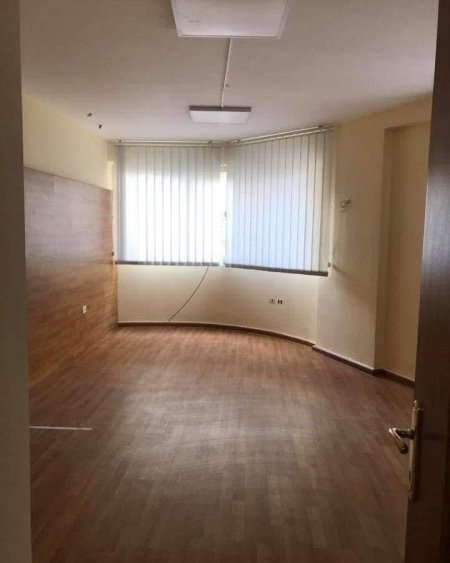 Tirane, jepet me qera zyre Kati 2, 85 m² 600 € (Isa boletini)