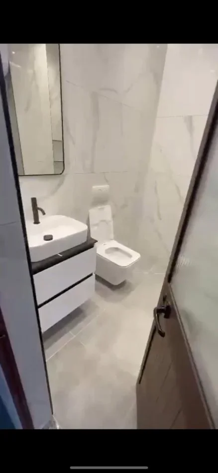 Tirane, jepet me qera shtepi 2+1 Kati 1, 70 m² 500 € (Laprak)
