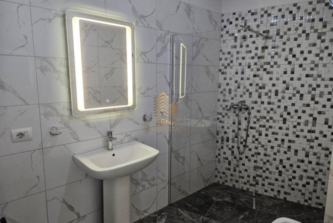 Tirane, jepet me qera apartament 2+1+Ballkon Kati 6, 90 m² 500 € (Rruga Kavajes)
