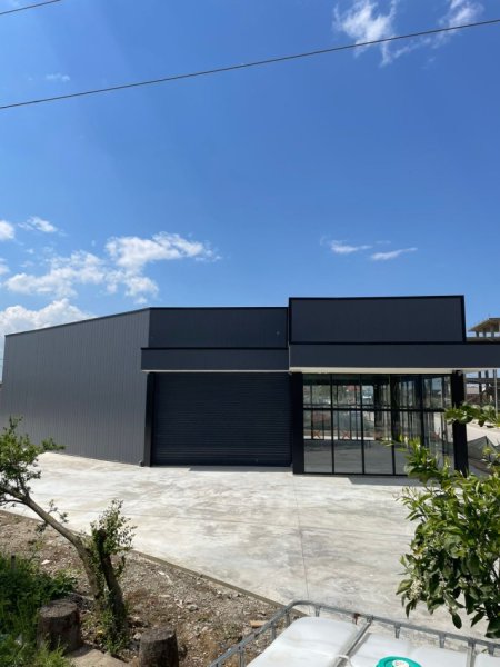 Tirane, shitet magazine Kati 0, 1.331 m² 570.000 € (Bathore Kamez)