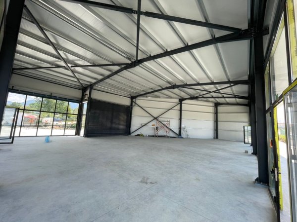 Tirane, shitet magazine Kati 0, 1.331 m² 570.000 € (Bathore Kamez)