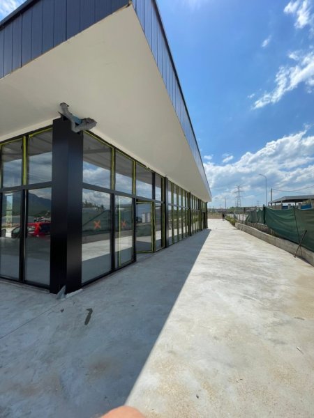 Tirane, shitet magazine Kati 0, 1.331 m² 570.000 € (Bathore Kamez)