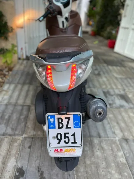 Tirane, shes BEVERLY PIAGGIO, e bardhë 2.800 km 3.000 €