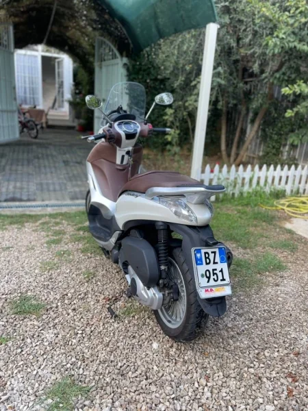 Tirane, shes BEVERLY PIAGGIO, e bardhë 2.800 km 3.000 €