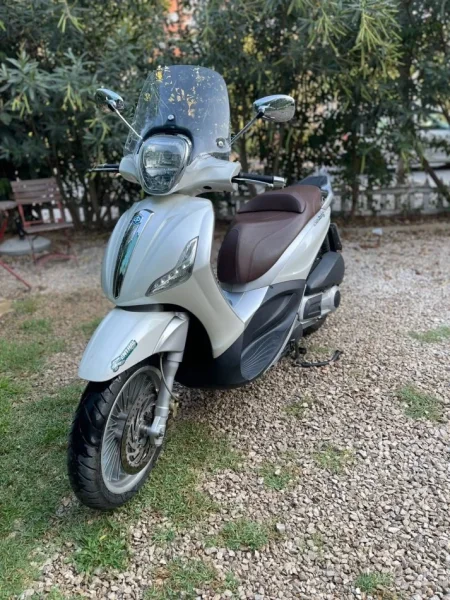 Tirane, shes BEVERLY PIAGGIO, e bardhë 2.800 km 3.000 €