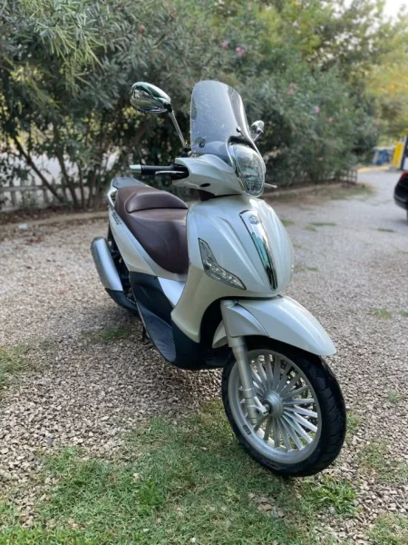 Tirane, shes BEVERLY PIAGGIO, e bardhë 2.800 km 3.000 €