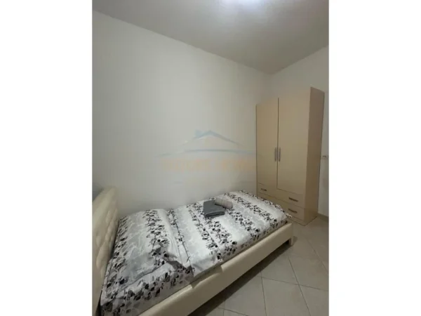 Tirane, jepet me qera apartament 2+1 Kati 3, 87 m² 380 € (Shkoze)
