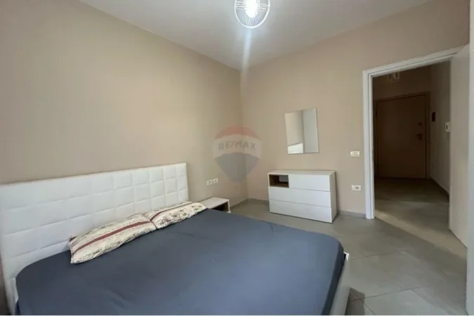 Tirane, jepet me qera apartament 1+1 , 65 m² 450 € (Rr. Teodor Keko)