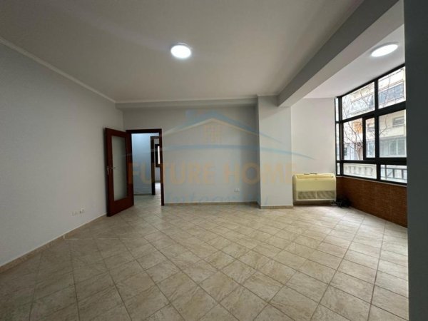Tirane, shitet 2+1 Kati 1, 320.000 € (KOMUNA E PARISIT)