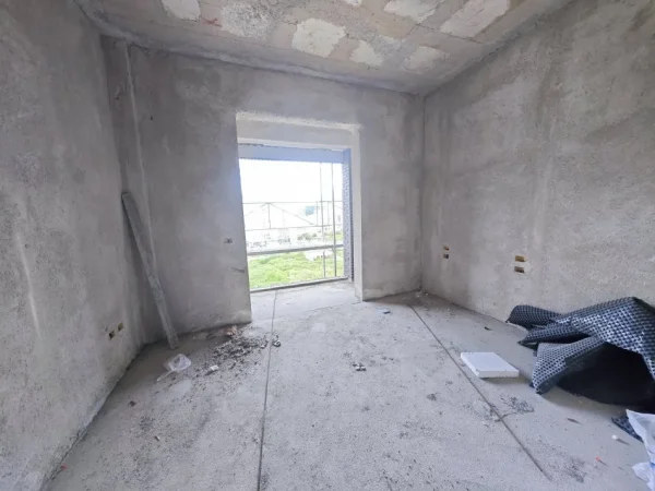 Tirane, shitet apartament 1+1 Kati 8, 101 m² 167.000 € (Fusha aviacionit)