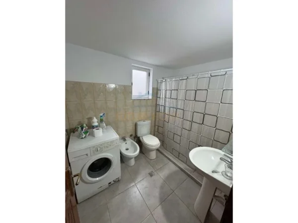 Tirane, jepet me qera apartament 2+1 Kati 1, 100 m² 550 € (Unaza e Re)