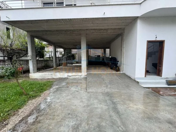 Tirane, jepet me qera apartament 2+1 Kati 1, 100 m² 550 € (Unaza e Re)