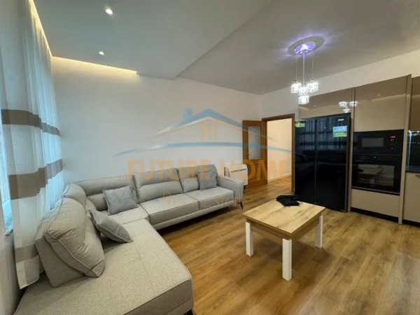 Tirane, jepet me qera apartament 2+1 Kati 3, 93 m² 700 € (Irfan Tomini)