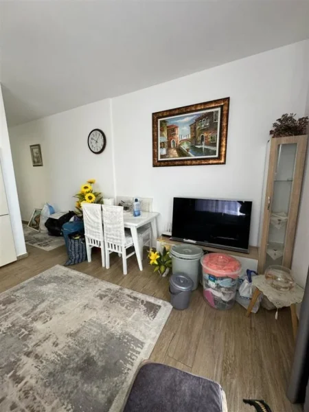 Tirane, jepet me qera apartament 1+1+Ballkon Kati 5, 76 m² 550 € (rruga egnatia)