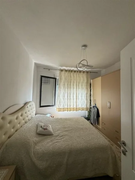 Tirane, jepet me qera apartament 1+1+Ballkon Kati 5, 76 m² 550 € (rruga egnatia)