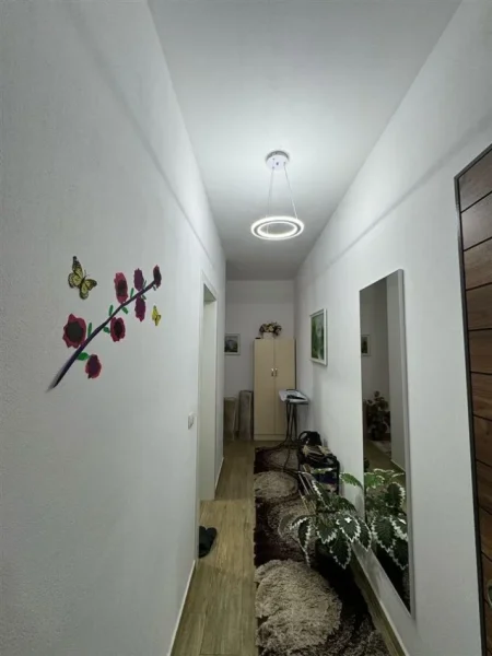 Tirane, jepet me qera apartament 1+1+Ballkon Kati 5, 76 m² 550 € (rruga egnatia)