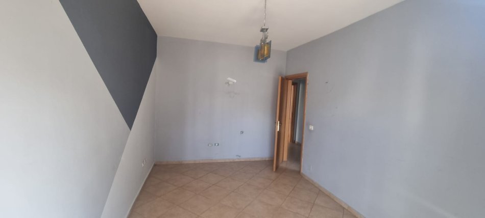 Tirane, shitet 2+1 Kati 7, 90 m² 208.000 € (Komuna e Parisit)