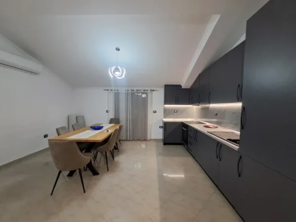 Tirane, jepet me qera apartament 2+1 Kati 3, 144 m² 480 € (Selit)