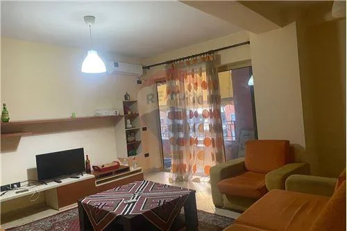 Tirane, jepet me qera apartament 2+1 , 70 m² 400 € 