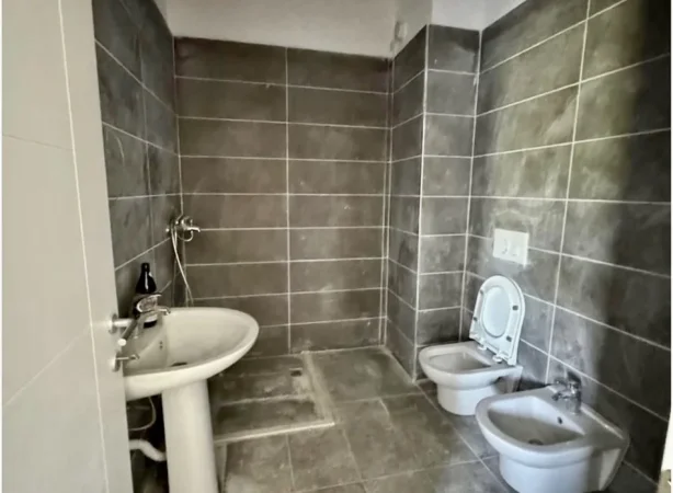Tirane, jepet me qera apartament 1+1+Ballkon Kati 2, 62 m² 400 € (Rruga Pasho Hysa)