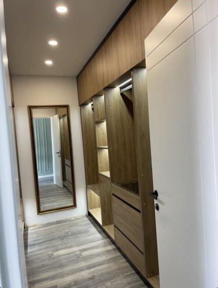 Tirane, jepet me qera Vile 2 Katshe Kati 1, 245 m² 3.000 € (TEG)