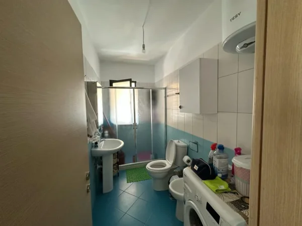 Tirane, jepet me qera apartament 2+1 Kati 8, 90 m² 500 € (Rruga Thoma Koxhaj)