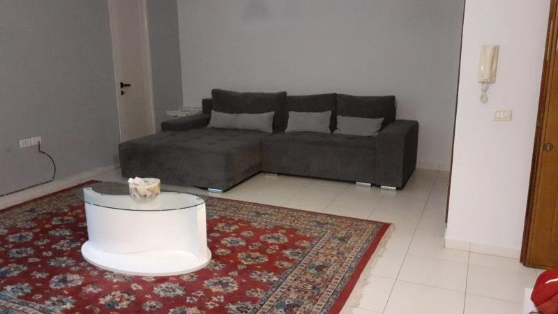 Tirane, jepet me qera apartament 1+1+Ballkon Kati 8, 70 m² 600 € (Rruga Fortuzi)