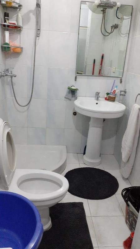 Tirane, jepet me qera apartament 1+1+Ballkon Kati 8, 70 m² 600 € (Rruga Fortuzi)