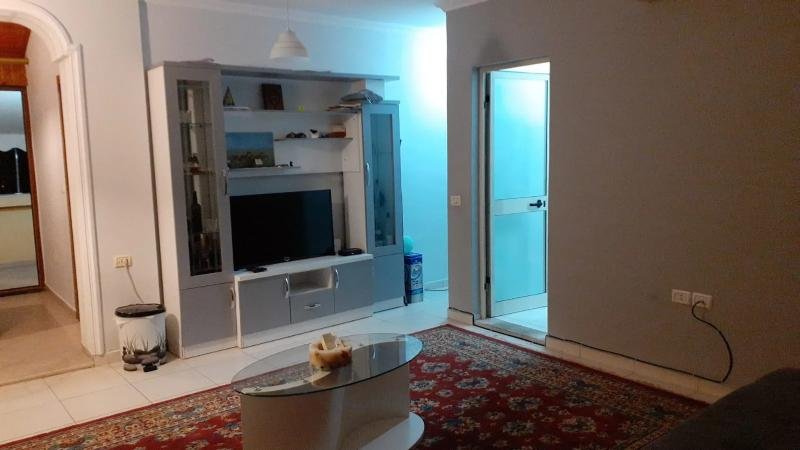 Tirane, jepet me qera apartament 1+1+Ballkon Kati 8, 70 m² 600 € (Rruga Fortuzi)