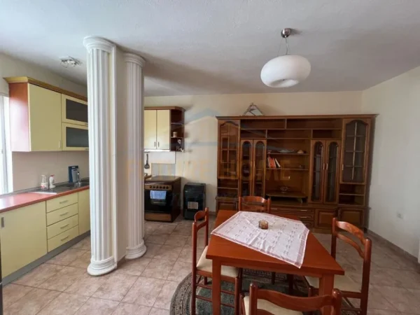 Tirane, jepet me qera apartament 1+1 Kati 5, 76 m² 550 € (Sheshi Willson, Tiranë.)