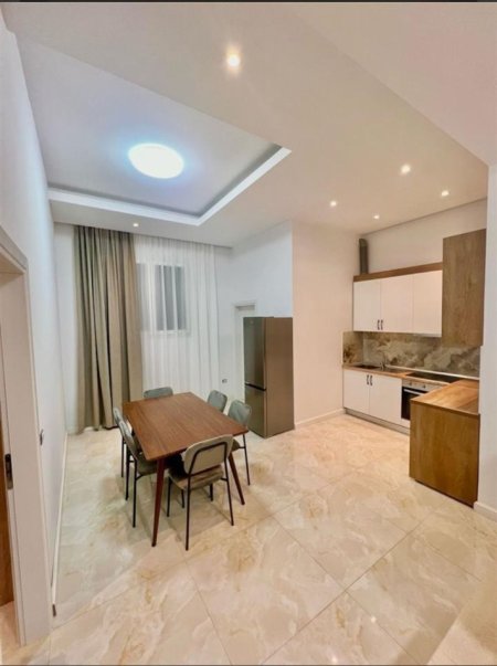 Tirane, jepet me qera Vile 2+1 Kati 1, 138 m² 550 € (selite)