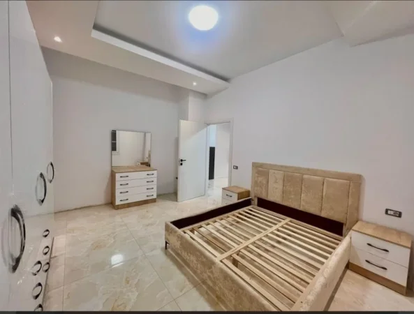 Tirane, jepet me qera Vile 2+1 Kati 1, 138 m² 550 € (selite)