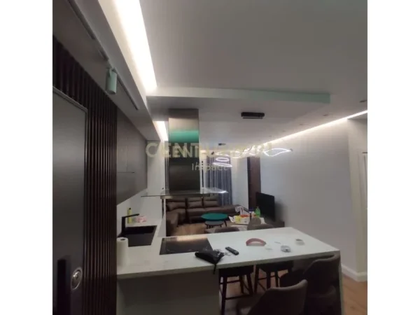 Tirane, jepet me qera apartament 1+1 Kati 2, 70 m² 550 € 