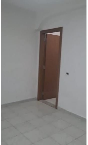 Tirane, jepet me qera Kati 0, 65 m² 650 € ( JEPET ME QERA AMBIENT BIZNESI NË SIRI KODRA – RRUGË KRYESORE!)