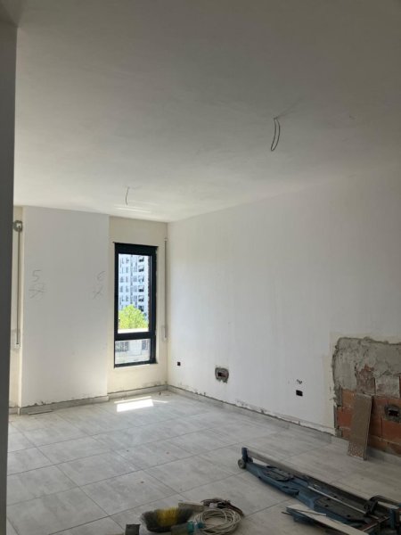 Tirane, jepet me qera apartament 1+1 Kati 4, 60 m² 400 € (JEPET ME QERA SUPER AP 1+1 NE 5 MAJI.)