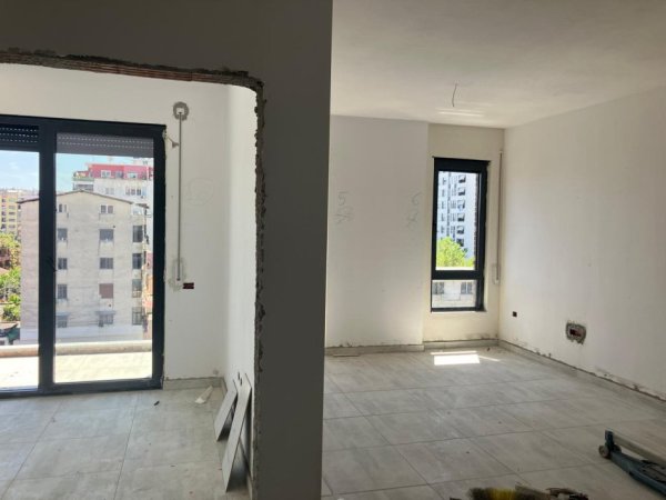 Tirane, jepet me qera apartament 1+1 Kati 4, 60 m² 400 € (JEPET ME QERA SUPER AP 1+1 NE 5 MAJI.)