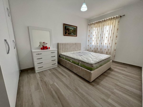 Tirane, jap me qera apartament 1+1 Kati 5, 65 m² 450 € (rruga 5 maji)