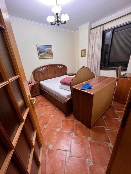 Tirane, jepet me qera apartament Kati 7, 70 m² 600 € ( JEPET ME QIRA APARTAMENT 1+1 NË ZEMËR TË BLLOKUT!)