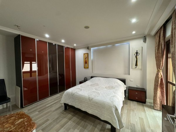 Tirane, jepet me qera apartament 2+1+Aneks+Ballkon Kati 5, 140 m² 850 € (KOMUNA E PARISIT)